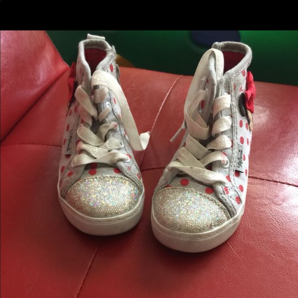 Light-up Minnie Mouse gym shoes